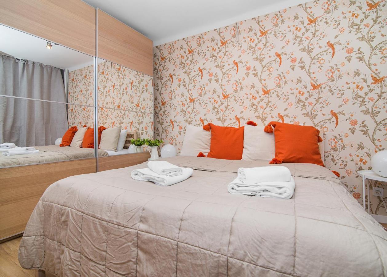 Central Apartments Grzybowska Warsaw Exterior photo